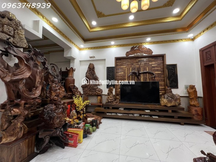 NHÀ MẶT TIỀN ĐƯỜNG DĨ AN, 5 TẦNG, NGANG 7M, 201M2 LÔ GÓC, 17 TỶ